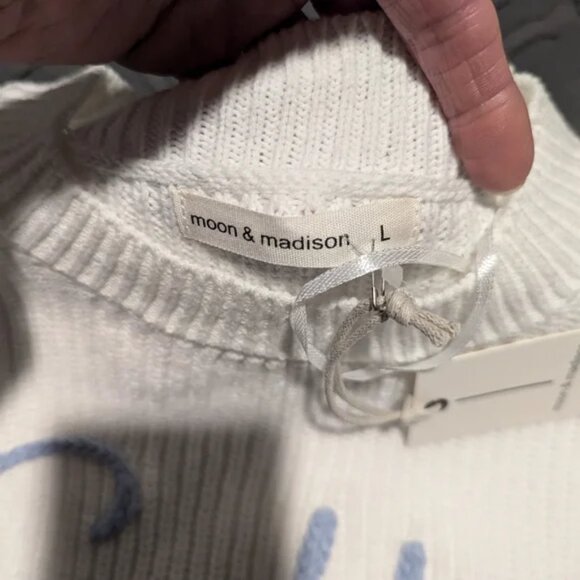 Women's "Salty" Sweater Size Large NWT - Picture 2 of 3